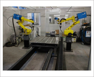 带轨道移动柔性平台双机器人焊接工作站